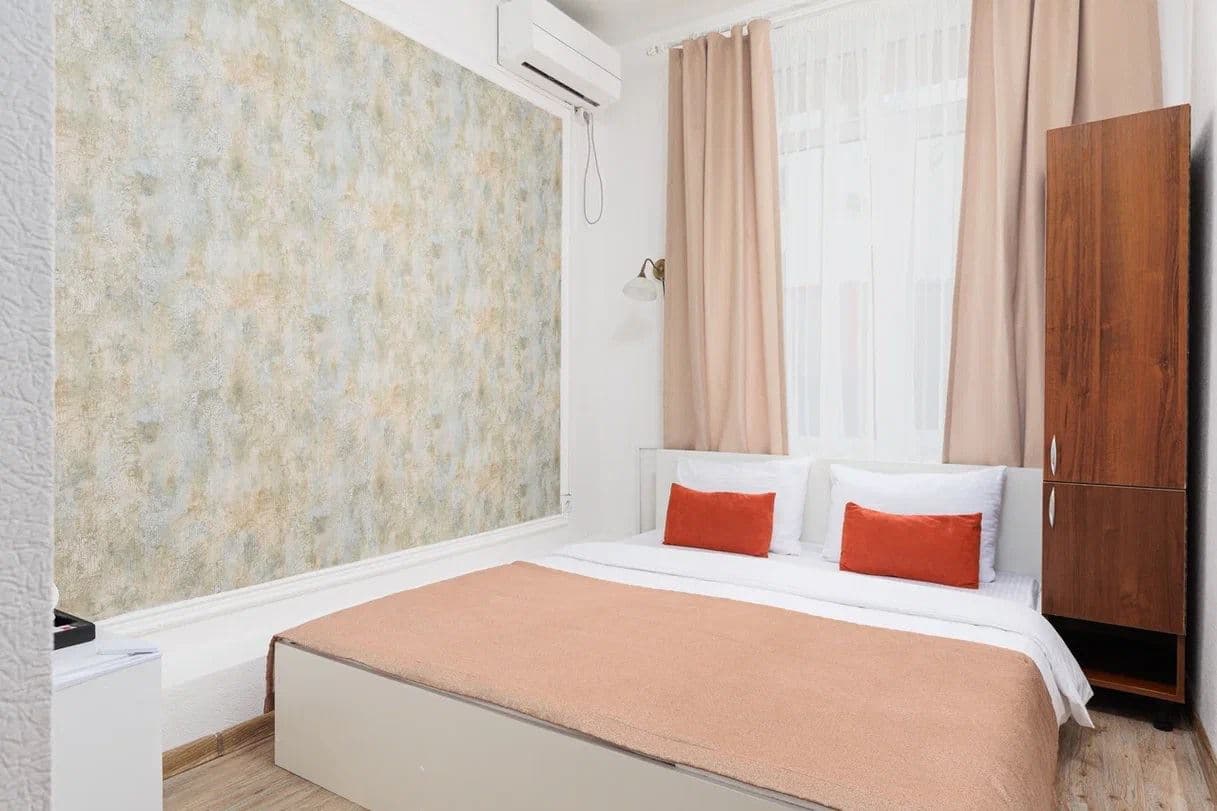 rooms-economy