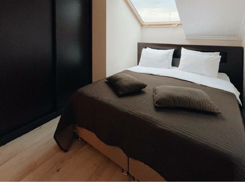 rooms-apartment-balcony