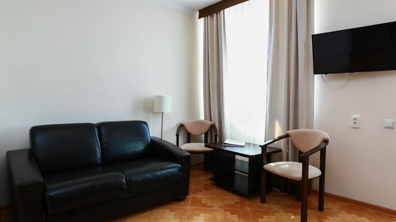 rooms-apartment-balcony