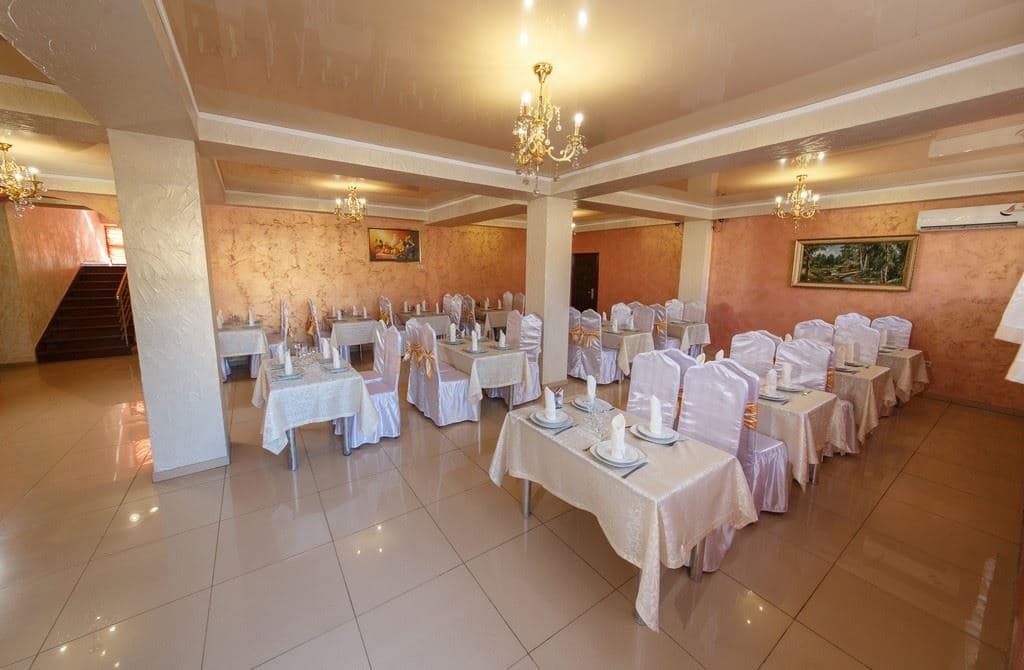 restaurants-obedenniy-zal