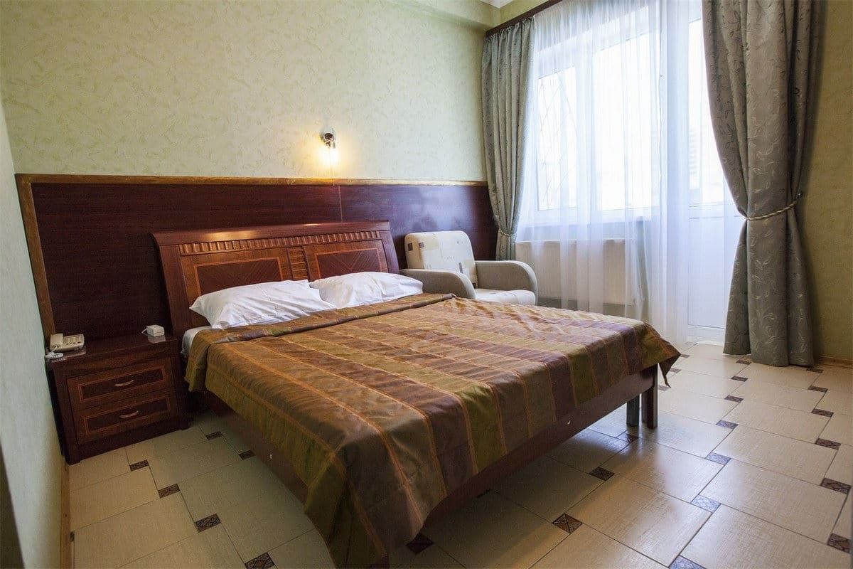 rooms-standard-double-room-with-balcony