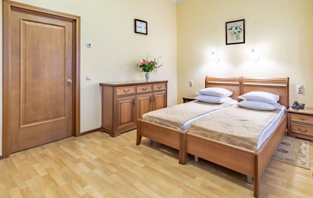 rooms-2seater-east-wing-of-building-1