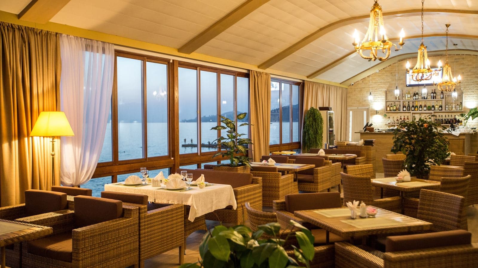restaurants-