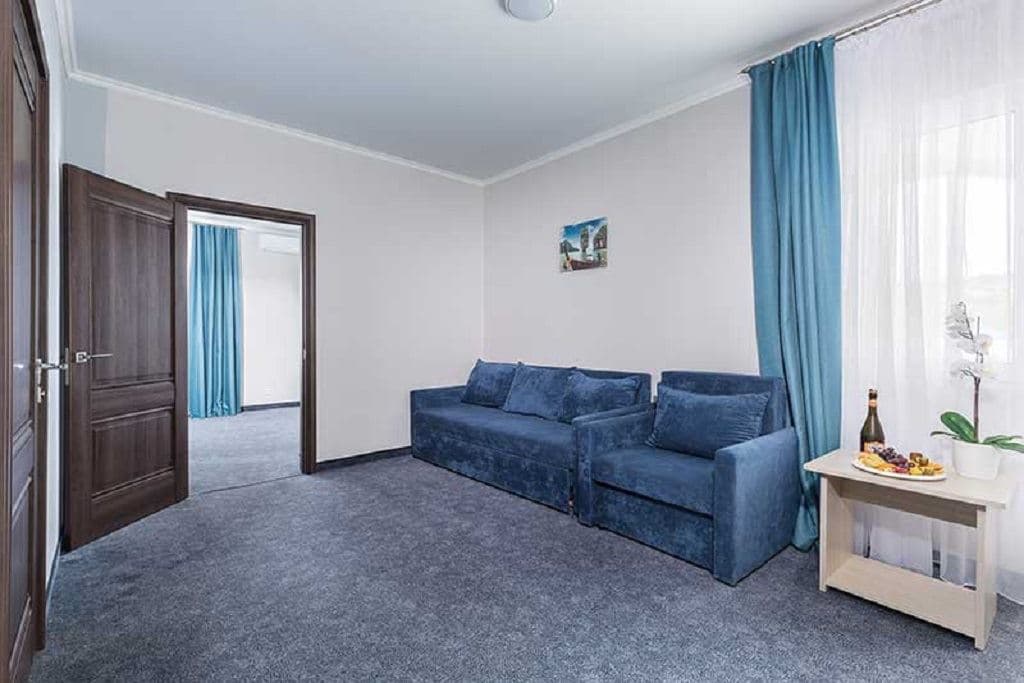 rooms-room-family-balcony