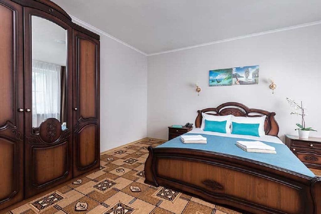 rooms-room-family-balcony