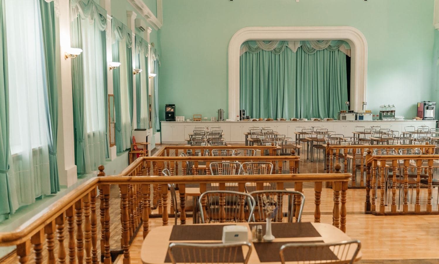 restaurants-obedenny-zal