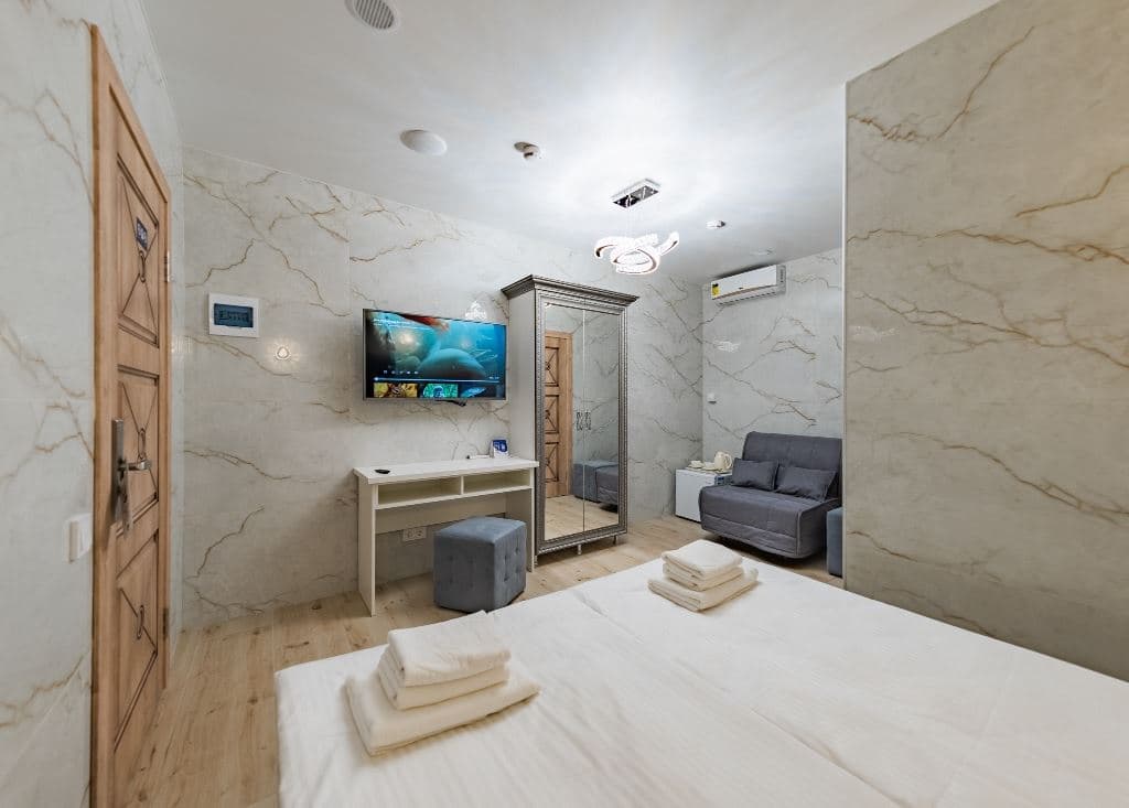 rooms-economy