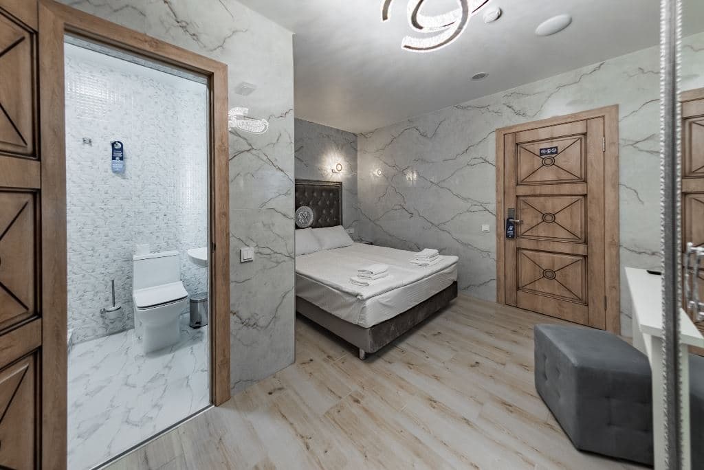 rooms-economy