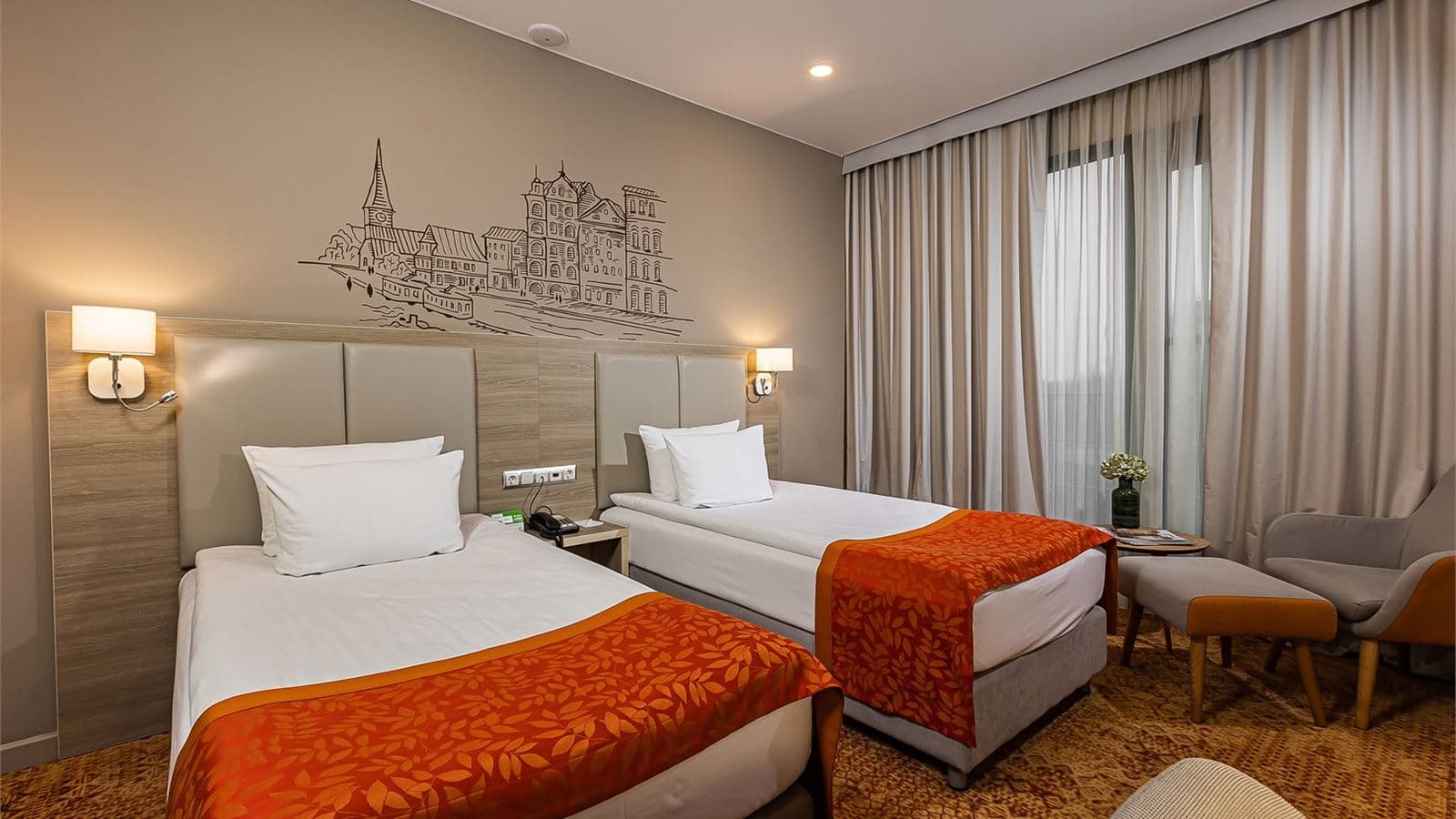 rooms-стандартный-номер-с-видом-на-город-и-2-кроватями