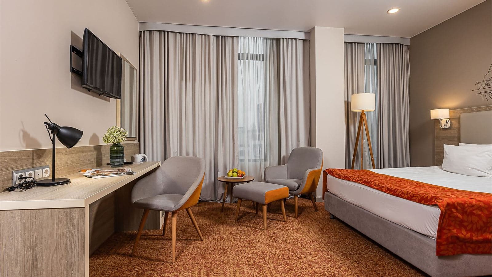 rooms-стандартный-номер-с-видом-на-реку-и-1-больshой-кроватью