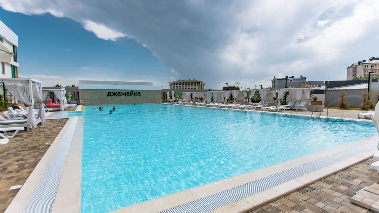 pools-outdoor-pool