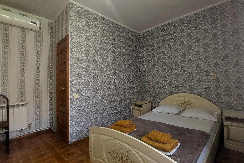 rooms-economy