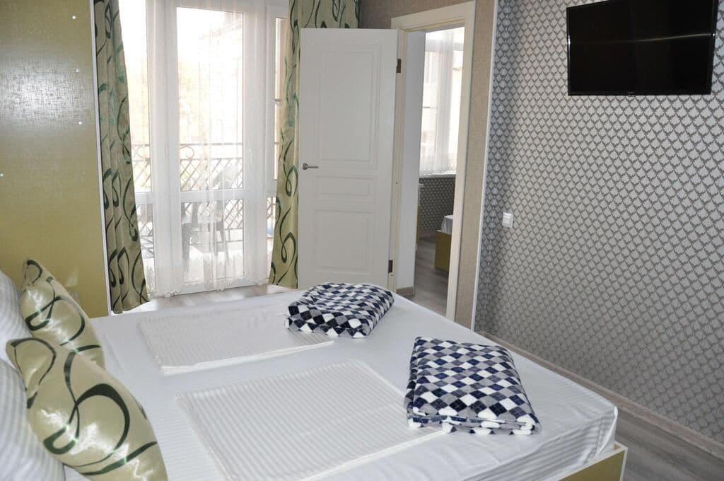rooms-suite-with-balcony
