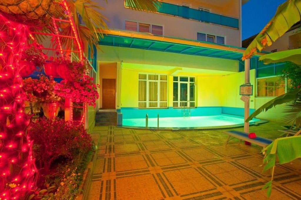 pools-indoor-pool