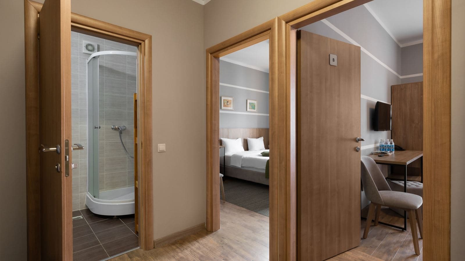 rooms-family-4-rooms-balcony-mountain-view