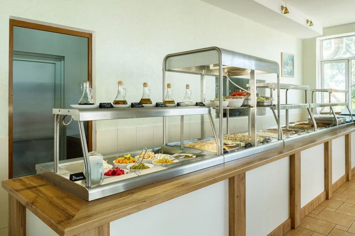 restaurants-dining-room-by-the-sea