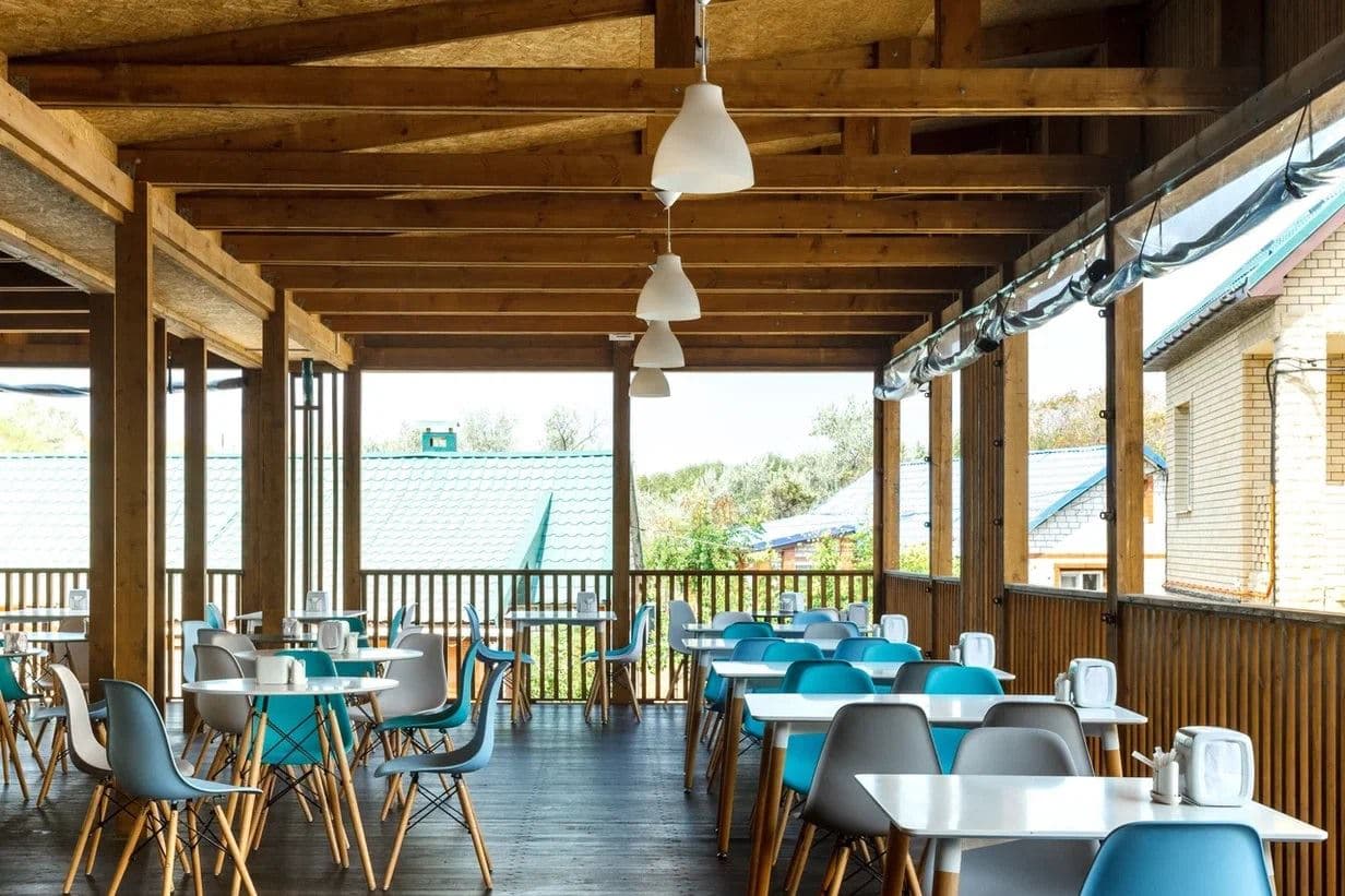 restaurants-dining-room-by-the-sea