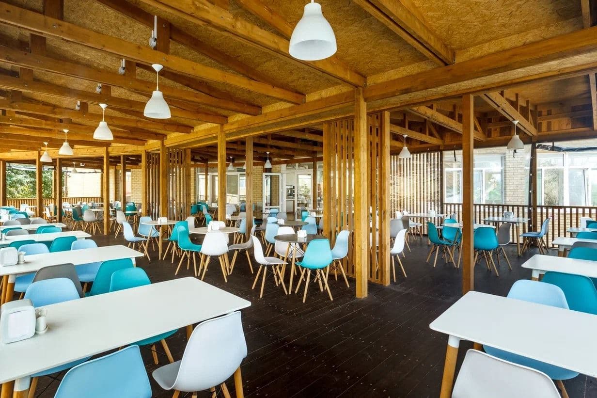 restaurants-dining-room-by-the-sea