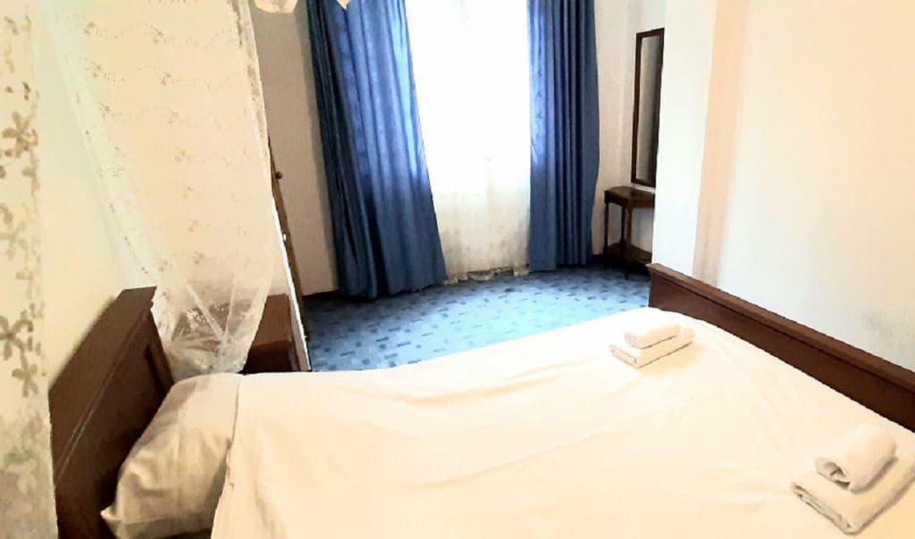rooms-suite-with-balcony-courtyard-view