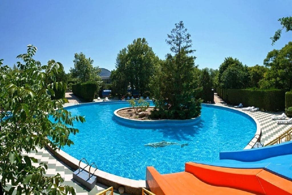 pools-outdoor-pool