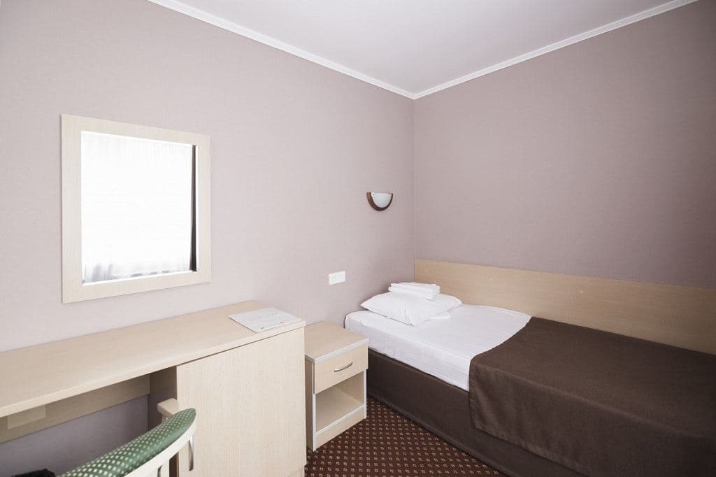 rooms-econom-single-with-balcony