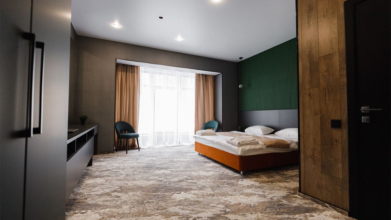 rooms-delux-balkon