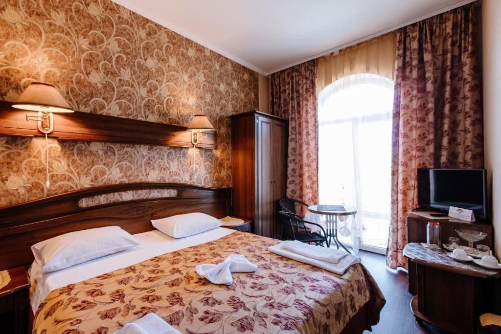 rooms-улучshенный-двухместный-номер-с-балконом