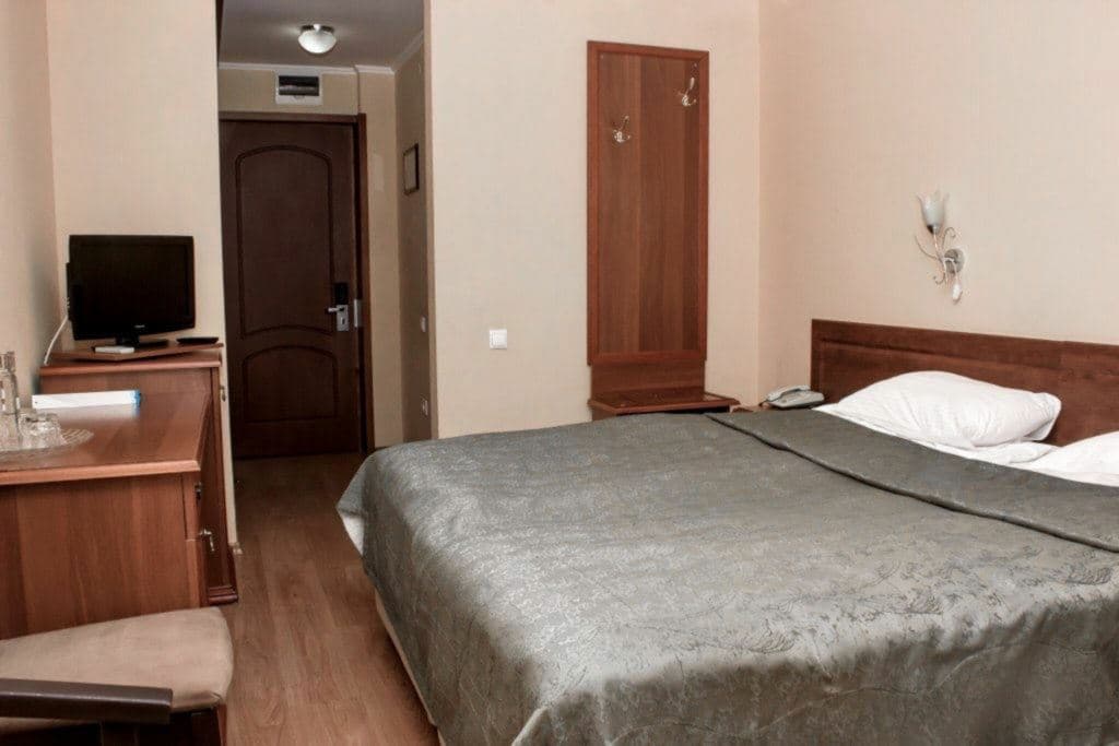 rooms-2-bed-room-with-one-bed