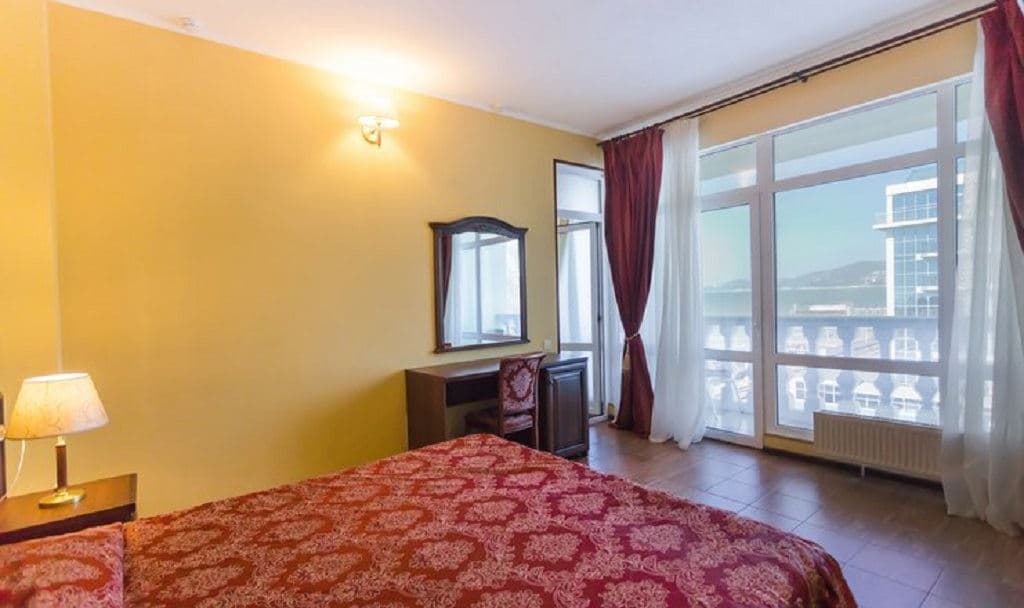 rooms-luxe-with-balcony