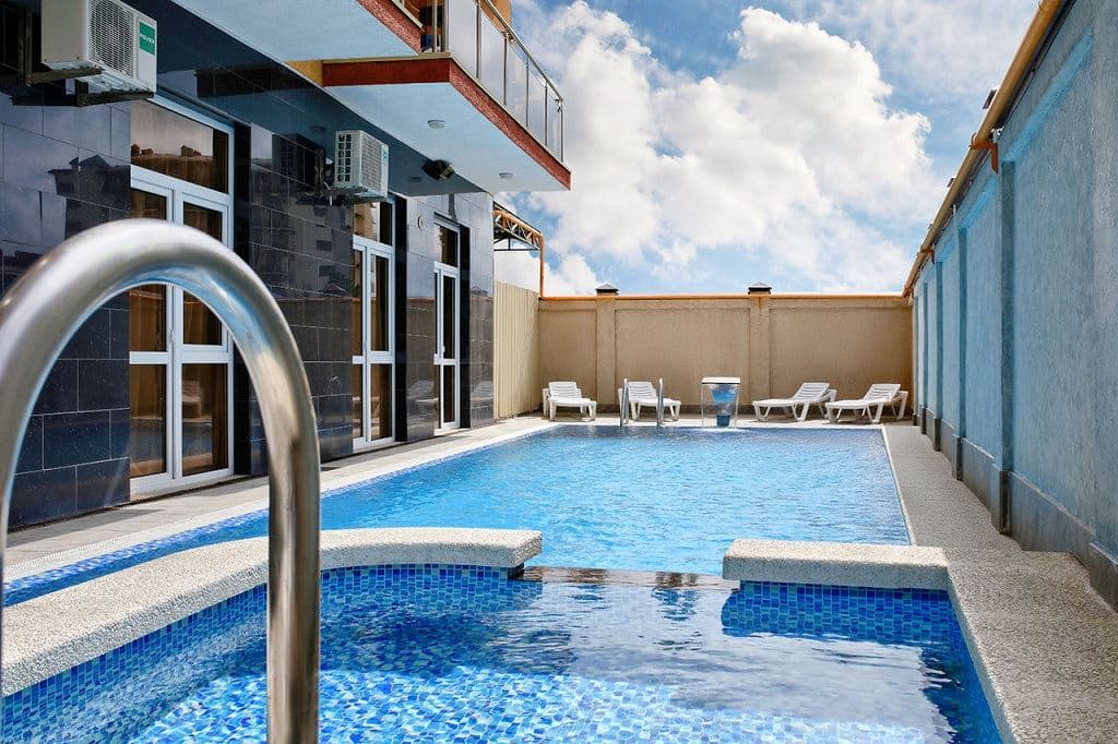 pools-outdoor-pool