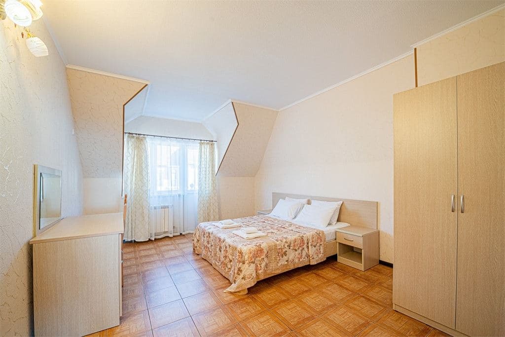 rooms-family-with-kitchen-and-balcony