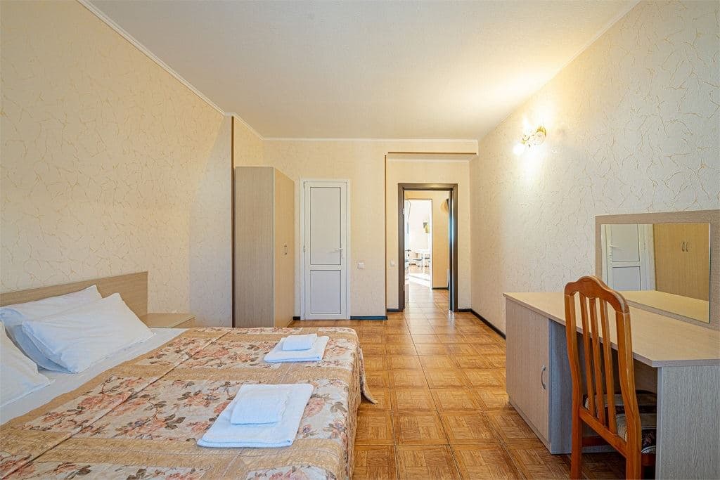 rooms-family-with-kitchen-and-balcony