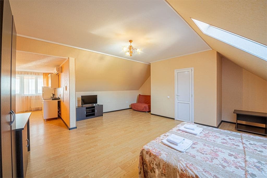 rooms-studio-with-kitchen-and-balony
