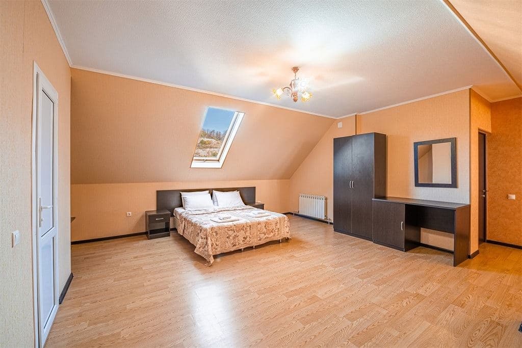 rooms-studio-with-kitchen-and-balony