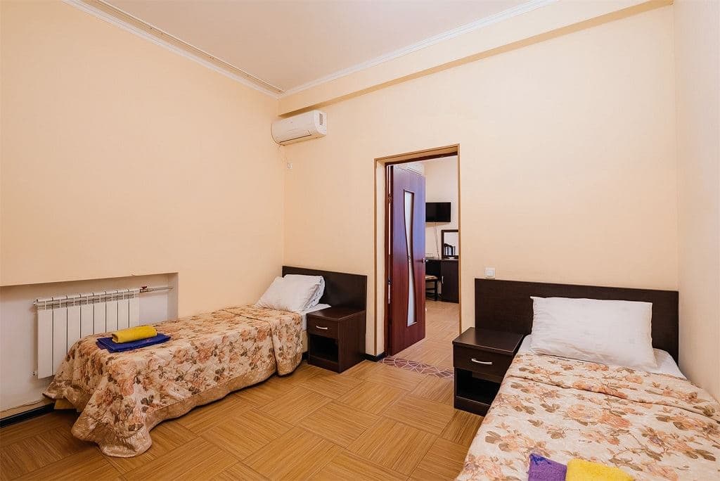 rooms-economy