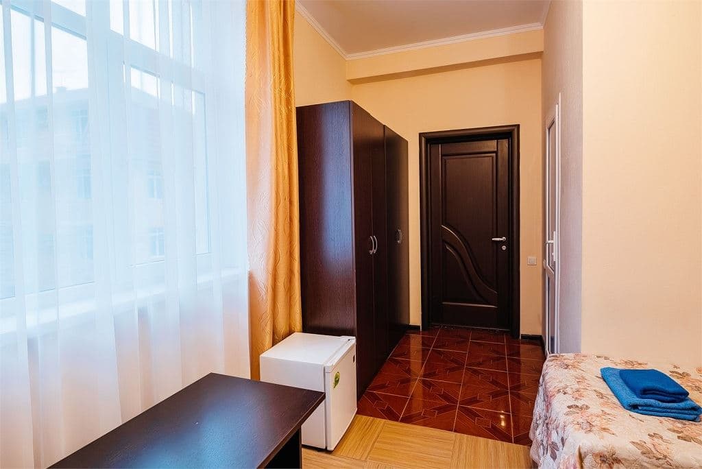 rooms-economy