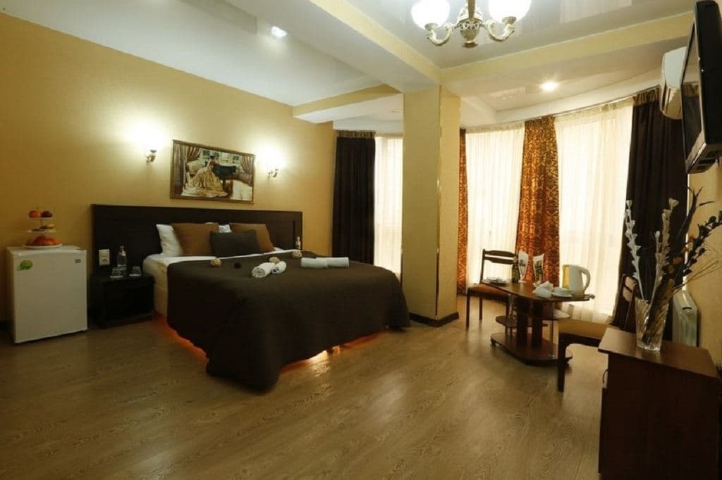 rooms-luxe-with-mansarda