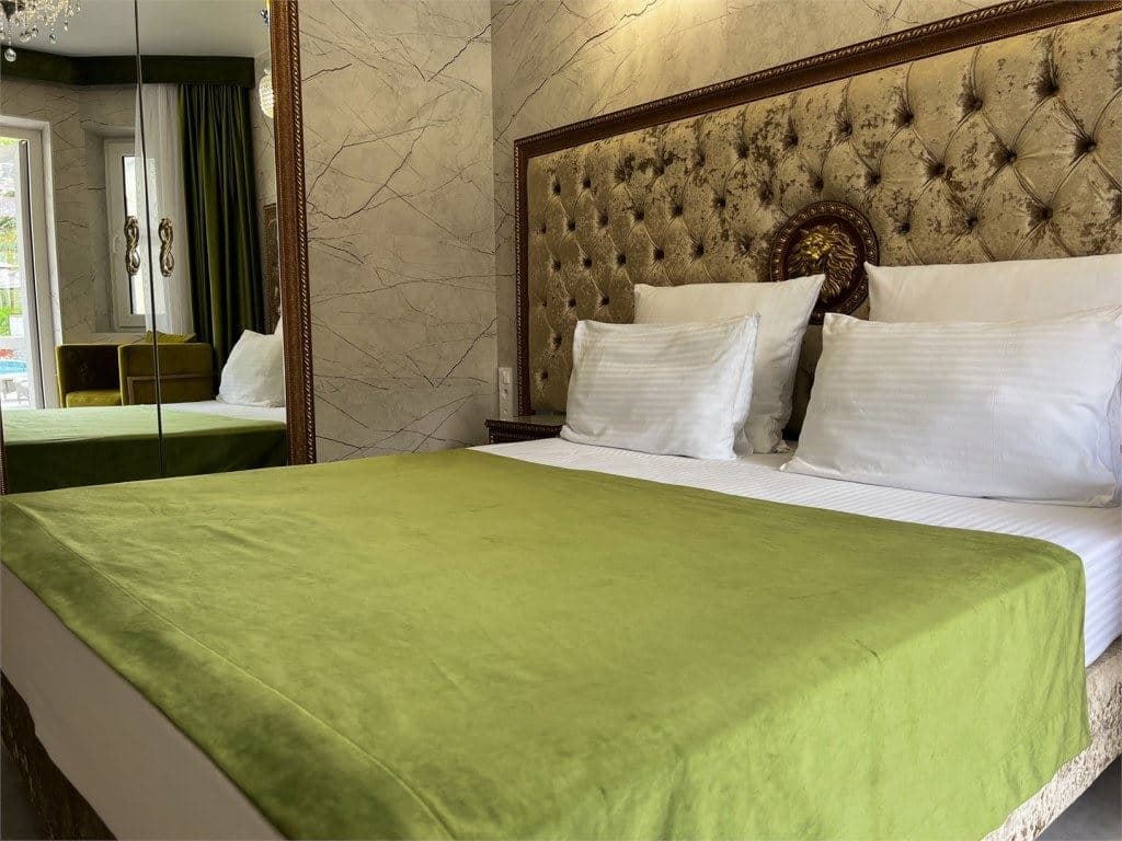 rooms-standart-pool-view