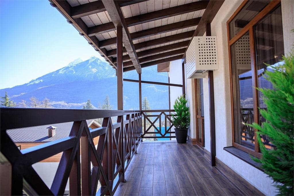 rooms-senior-siut-with-balcony