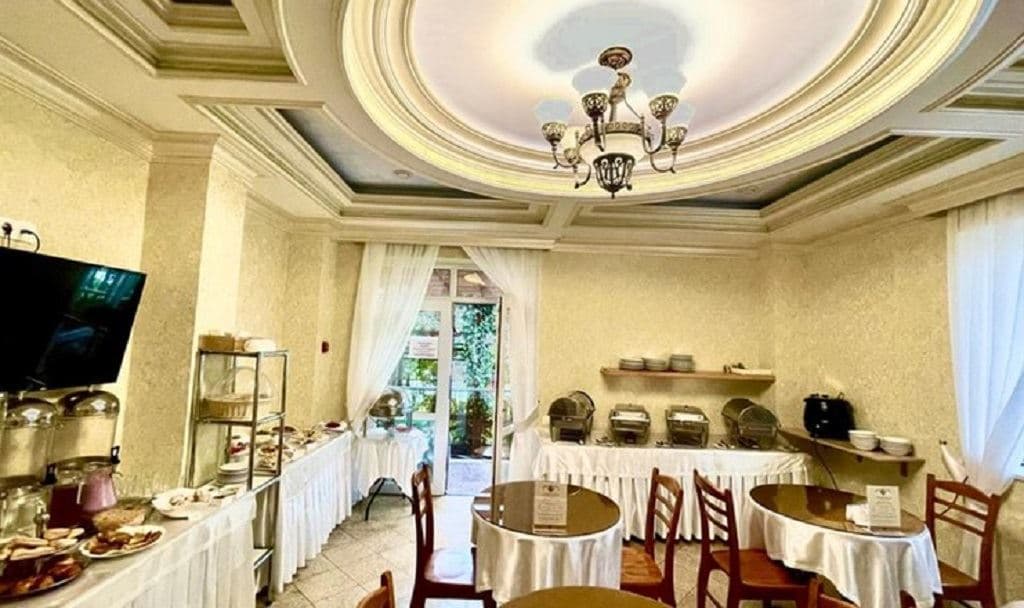 restaurants-restaurant