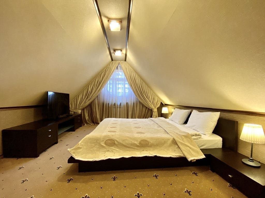 rooms-superior-with-balcony-mansarda