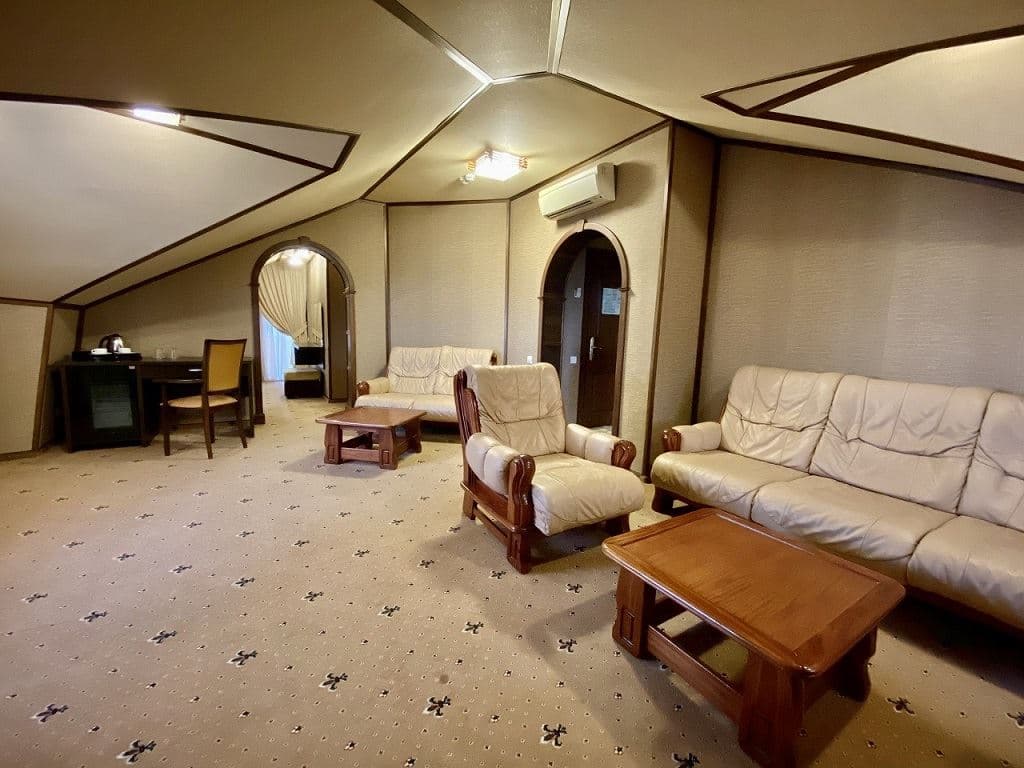 rooms-superior-with-balcony-mansarda