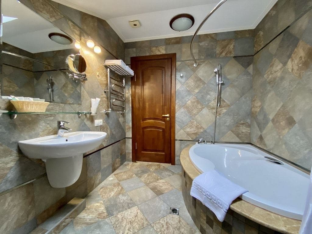 rooms-superior-with-balcony-mansarda