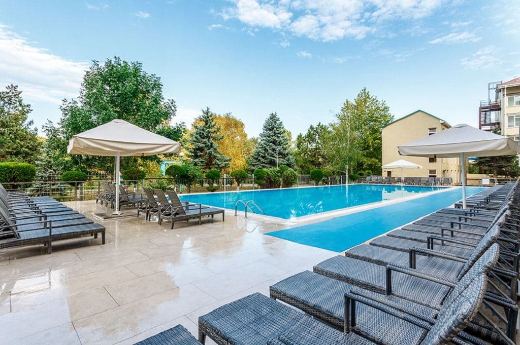 pools-outdoor-pool