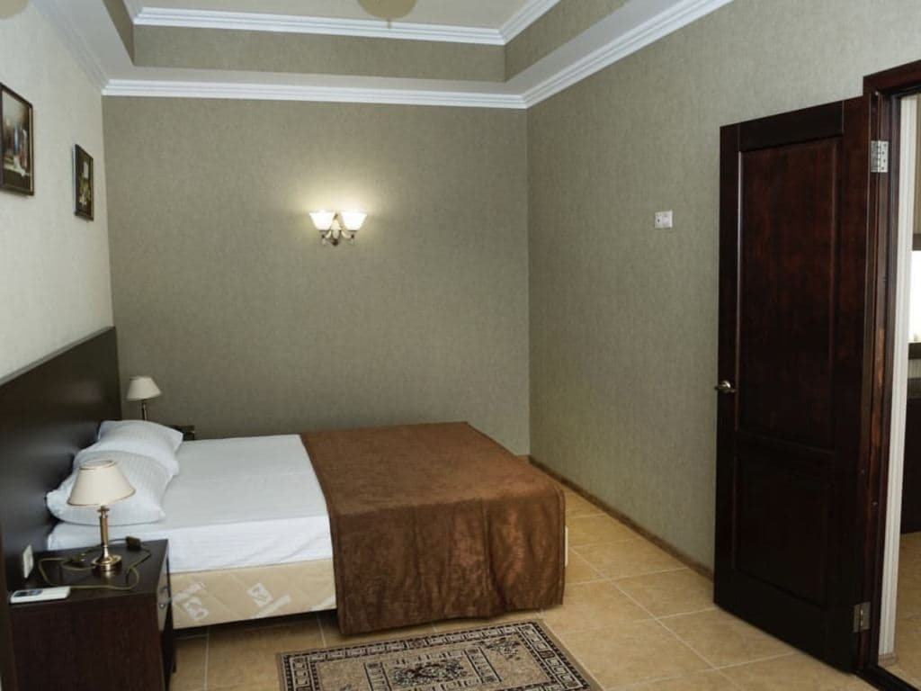 rooms-3-mest-semeinyi-lux
