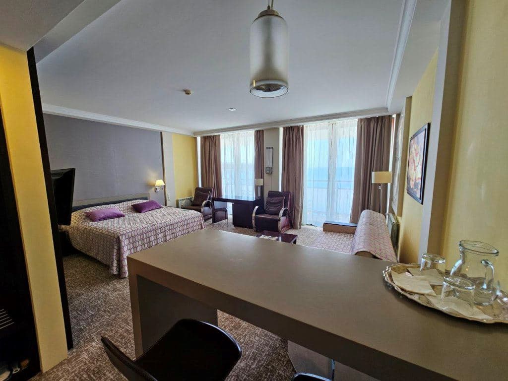 rooms-studio-primorskiy