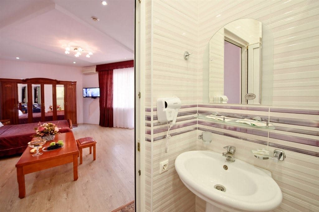 rooms-junior-suite-balcony