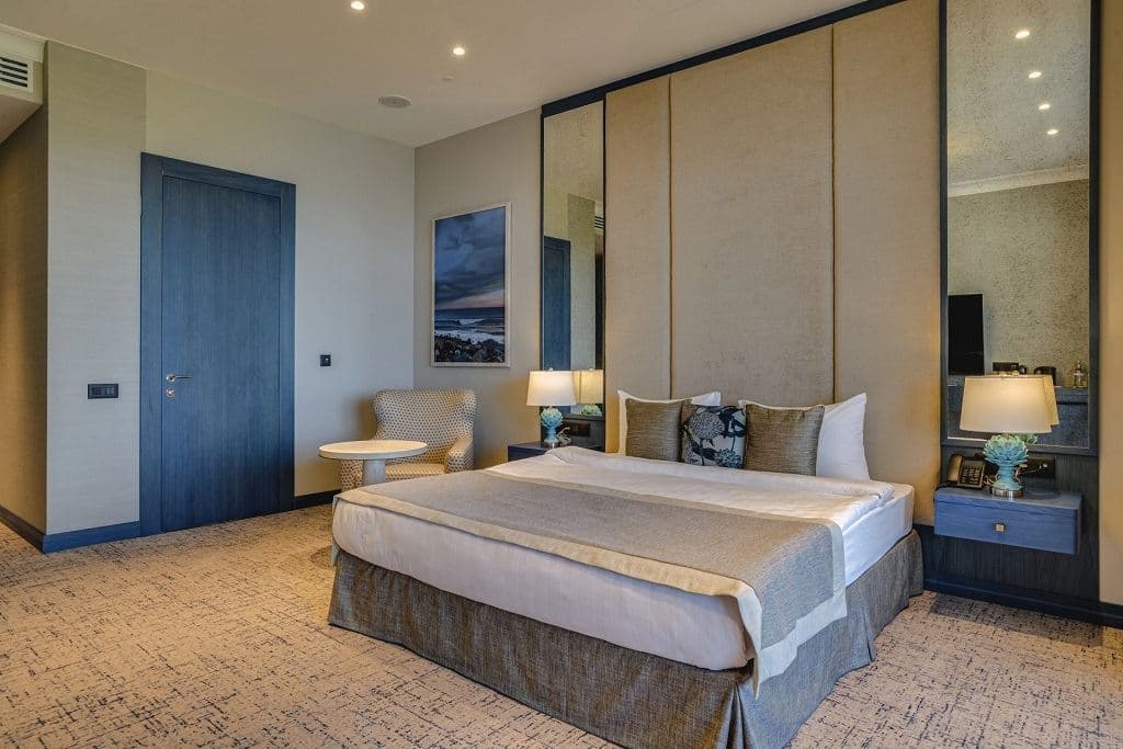 rooms-супериор-c-видом-на-паркна-море