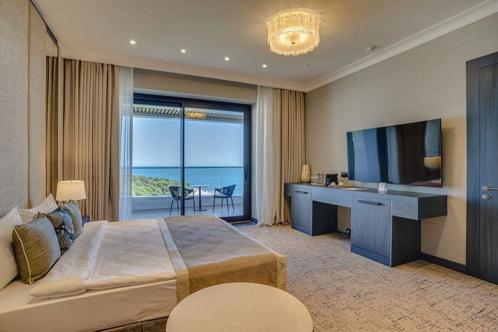 rooms-супериор-c-видом-на-паркна-море