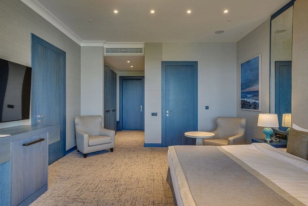 rooms-супериор-c-видом-на-паркна-море
